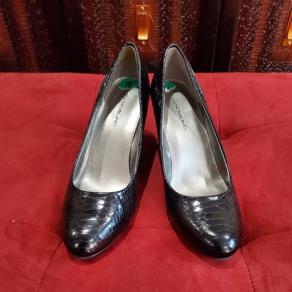 New Bandolino Black Wedge Heels